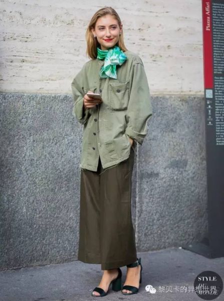 街拍搭配时尚的衣服_街拍搭配图_时尚搭配街拍/