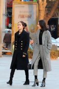 走近街拍圣地三里屯看女孩的时髦穿搭