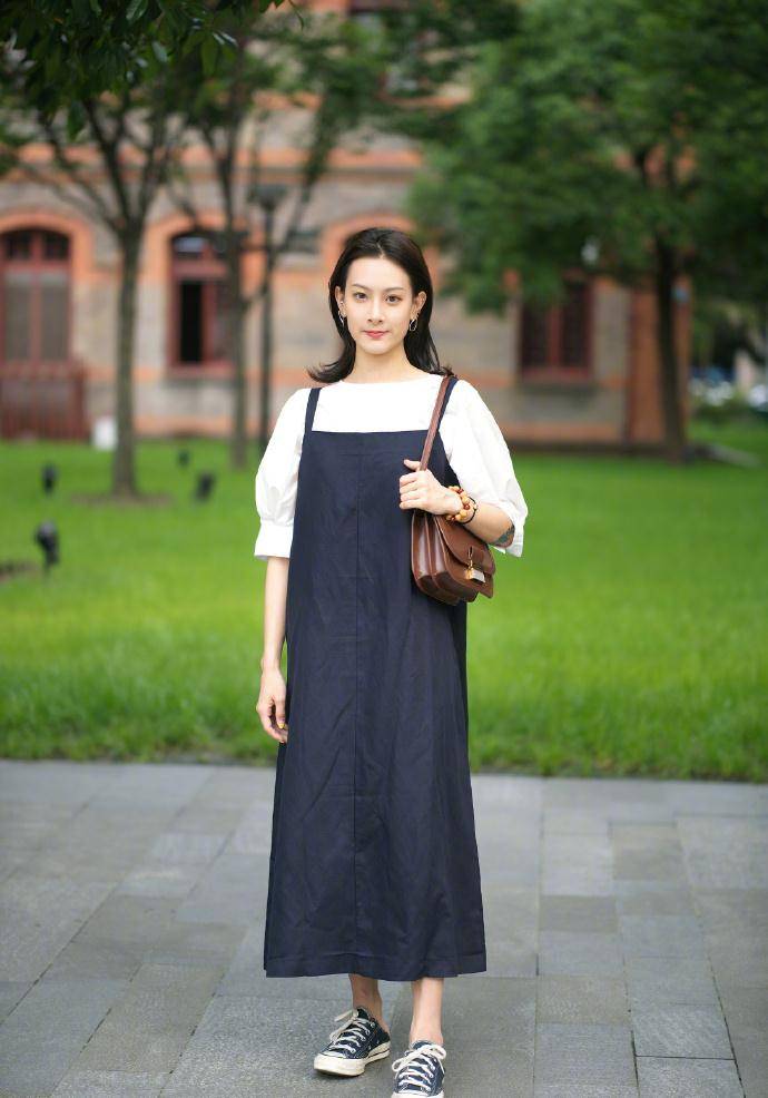 街拍时尚穿搭_街拍搭配时尚的衣服_时尚搭配街拍/
