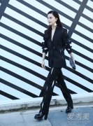 范冰冰巴黎看秀 女战士造型气场十足