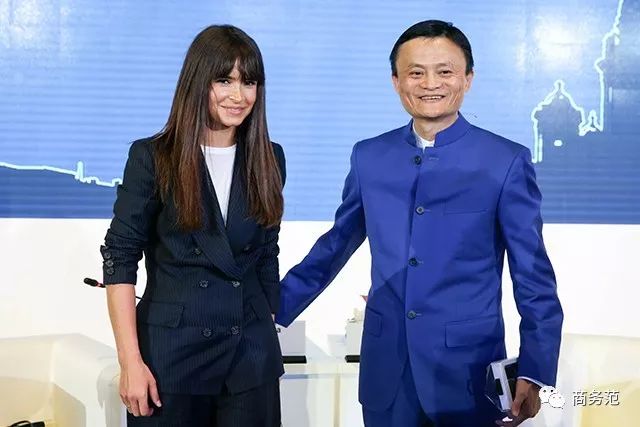 街拍时尚博主是谁_时尚博主街拍最近_时尚博主街拍/