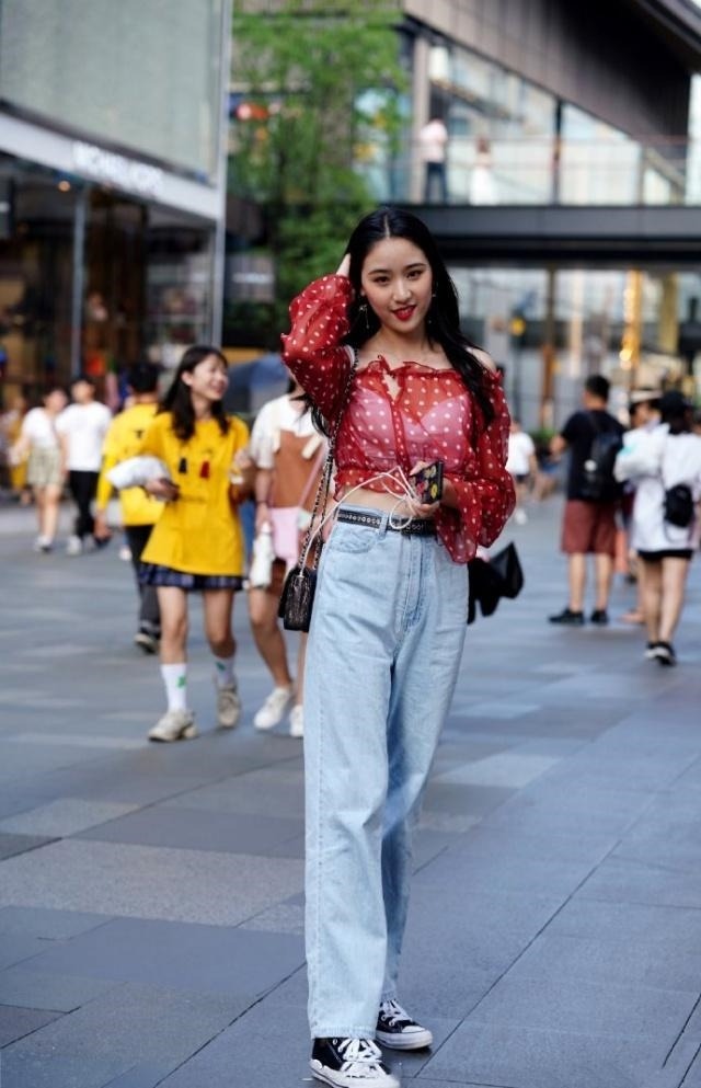 街拍时尚达人_冬季美女街拍时尚搭配_时尚搭配街拍