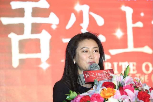 街拍搭配图_时尚搭配街拍_街拍搭配时尚女装