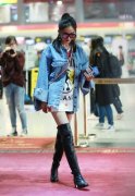 女明星变了以前机场街拍走的是性感