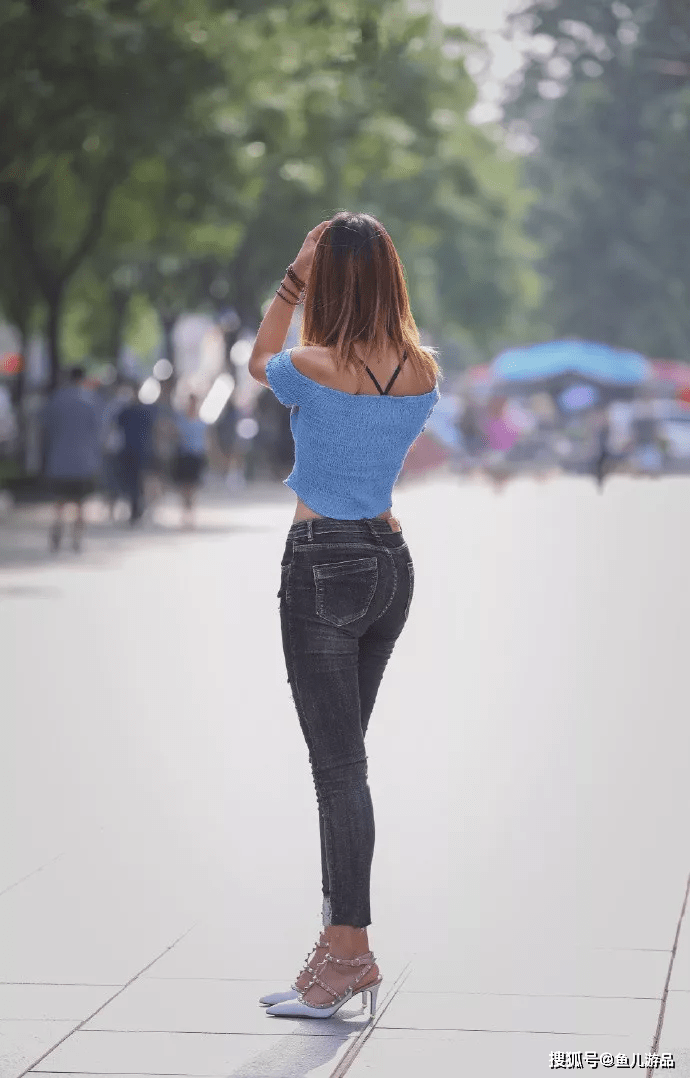 时尚搭配街拍_街拍搭配时尚的衣服_街拍搭配图