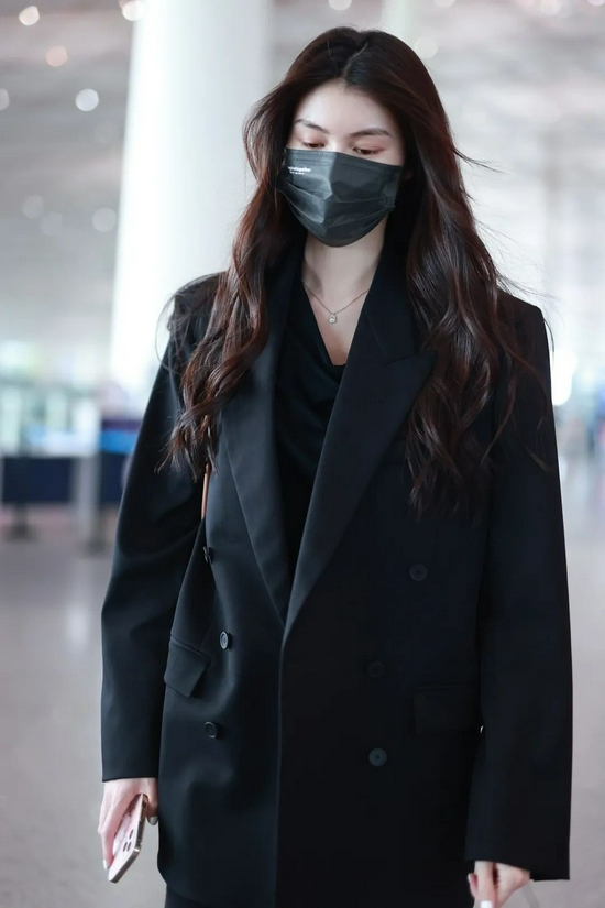 花粉网欧美明星街拍_欧美明星街拍海报图_欧美ins街拍博主