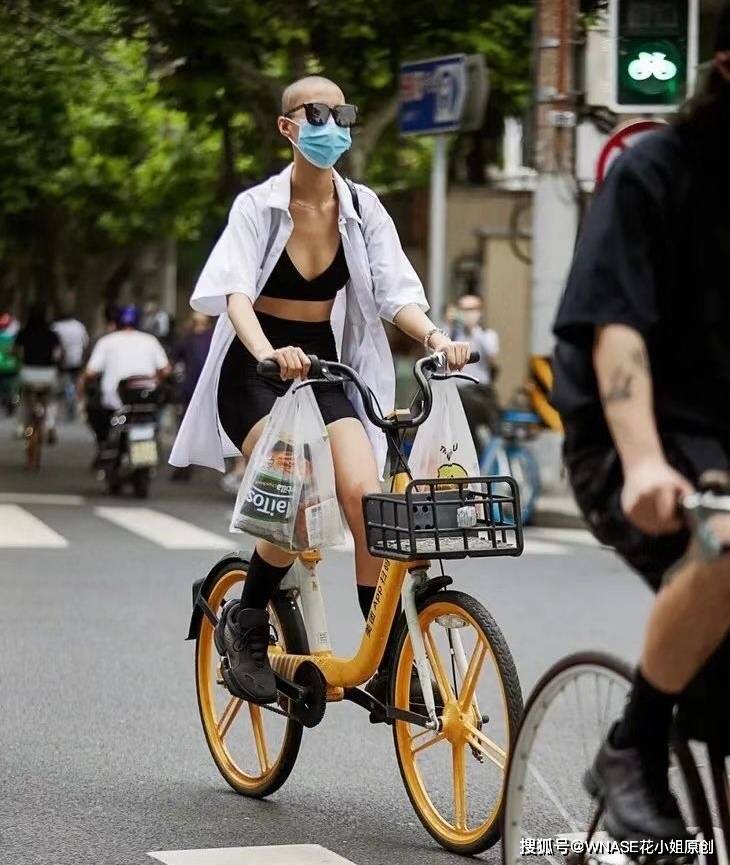 时尚博主街拍_穿搭博主街拍_时尚博主街拍最近