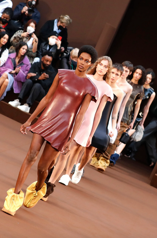  Loewe 2022 秋冬系列