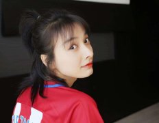 吴昕终于开始秀了一改变往日休闲风