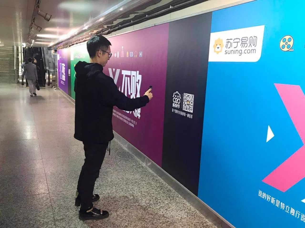 海报网街拍app_最新明星街拍海报网_海报网明星街拍