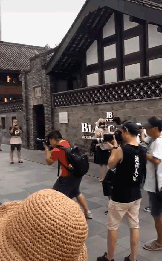 时尚博主街拍_街拍时尚博主是谁_时尚博主街拍最近