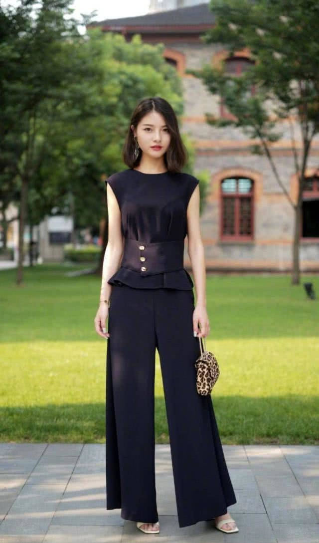 时尚搭配街拍_街拍搭配图_街拍搭配时尚女装