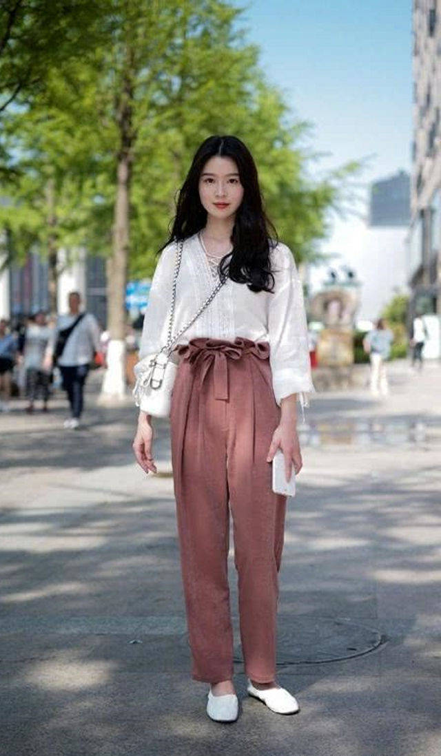 街拍搭配时尚女装_街拍搭配图_时尚搭配街拍
