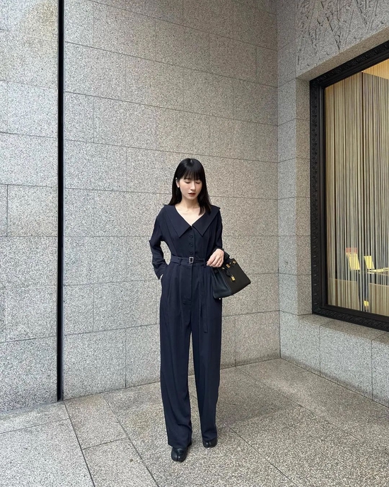 热门单品街拍_热门单职业传奇_单肩斜跨女包女星街拍