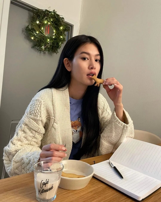 单肩斜跨女包女星街拍_热门单品街拍_热门单职业传奇