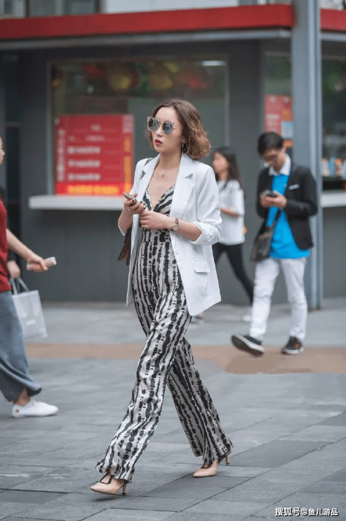 街拍搭配图_时尚搭配街拍_街拍搭配时尚的衣服