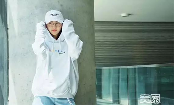街拍明星微博_街拍明星冬季穿搭图片_明星街拍