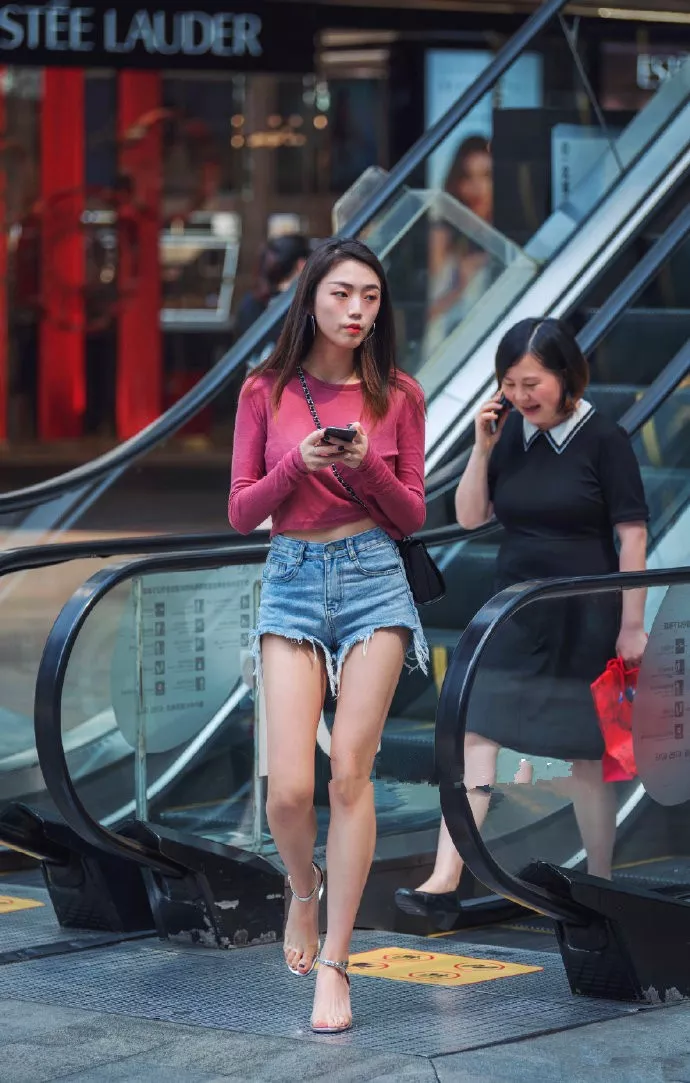 街拍时尚穿搭_时尚搭配街拍_街拍搭配图