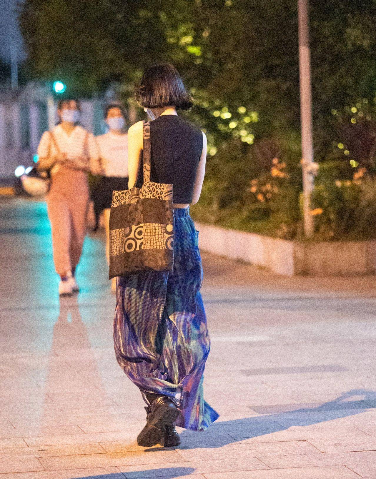 穿搭博主街拍_时尚博主街拍最近_时尚博主街拍