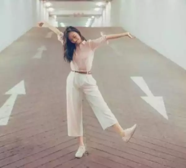 跟倪妮学街拍穿得好更显气质