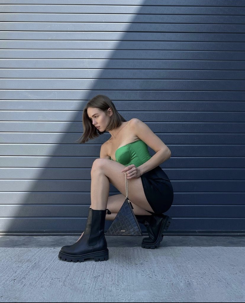 时尚街拍图片_【时尚街拍】重庆时尚街拍 打望霓裳美女_时尚博主街拍
