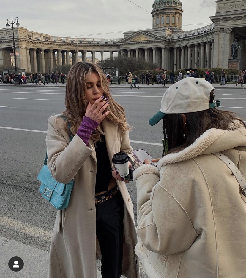 时尚博主街拍_【时尚街拍】重庆时尚街拍 打望霓裳美女_时尚街拍图片
