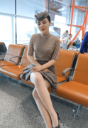 启明星街拍如何展现端庄高贵的空姐