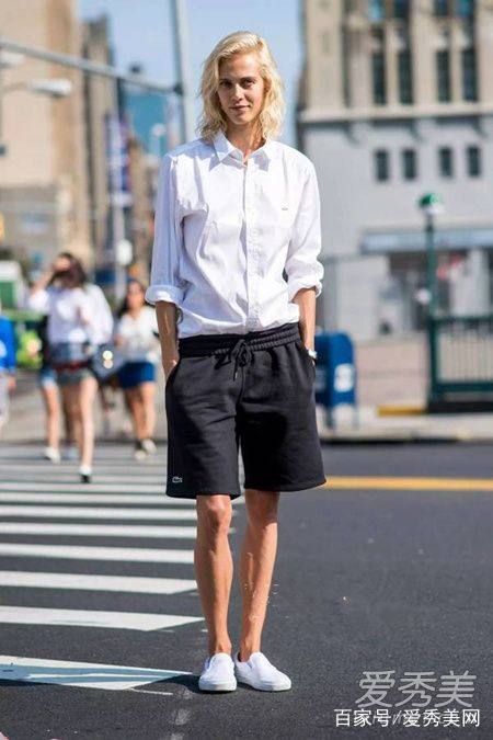 街拍明星穿百褶裙搭配图片_明星时尚街拍_明星穿搭街拍