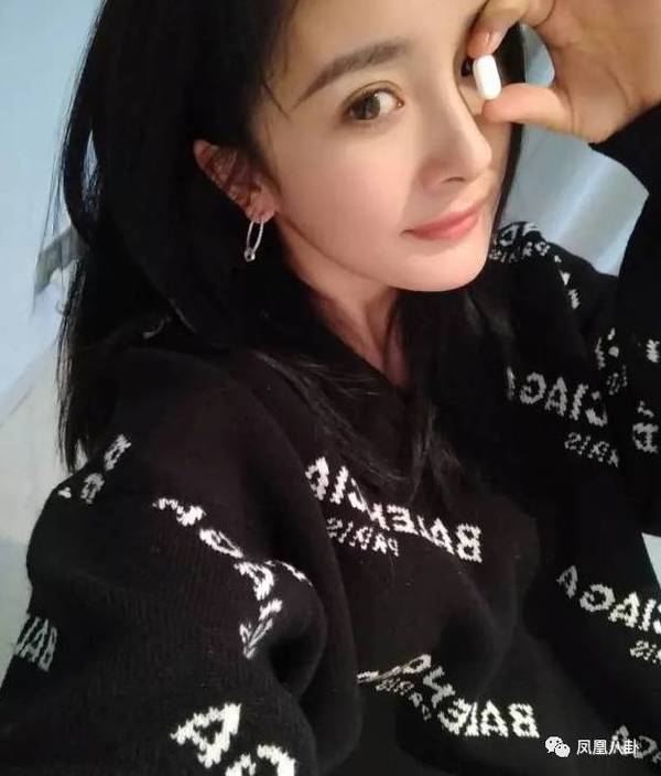 明星街头穿搭_明星时尚街拍_明星穿搭街拍