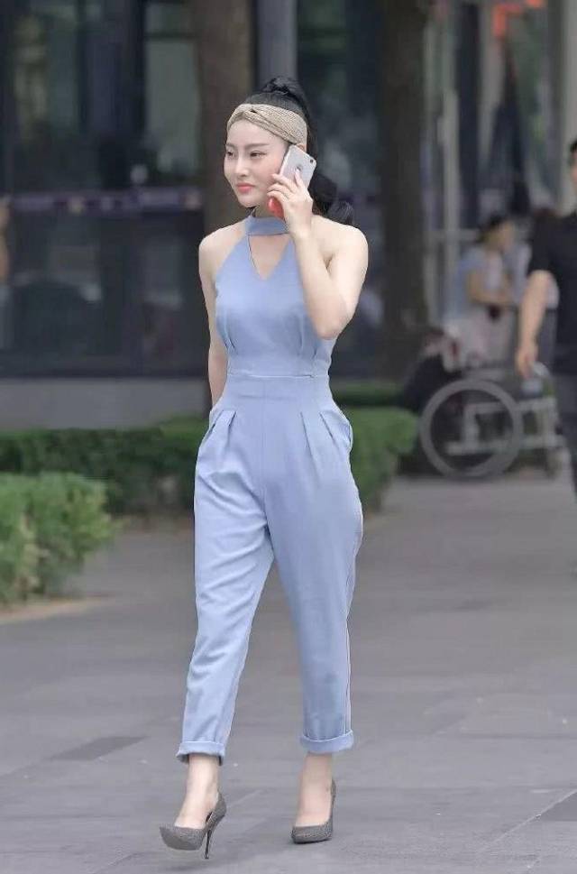 时尚搭配街拍_街拍搭配时尚女装_街拍时尚穿搭