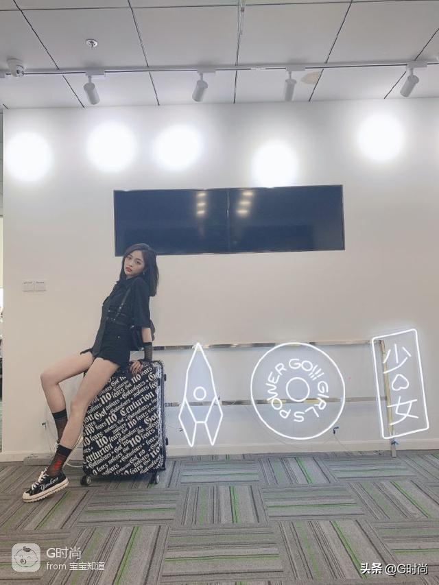 街拍时尚穿搭_时尚搭配街拍_街拍搭配时尚女装