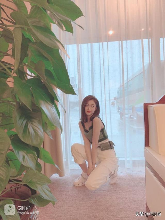 街拍时尚穿搭_街拍搭配时尚女装_时尚搭配街拍