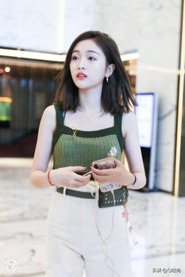 时尚搭配街拍_街拍时尚穿搭_街拍搭配时尚女装