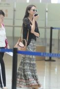 8月尾女明星街拍 大玩时尚混搭风格