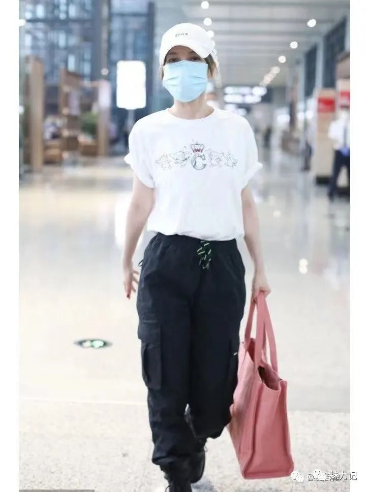 明星穿搭街拍_街拍美女穿搭_冬季明星街拍穿搭2018