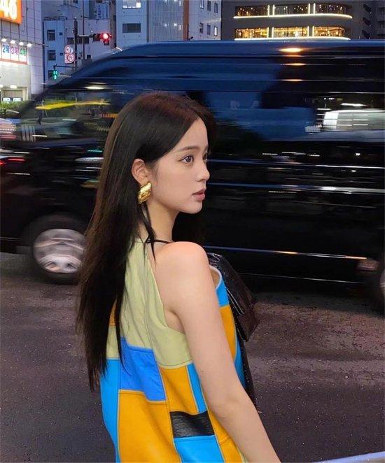 明星时尚街拍_街拍明星穿百褶裙搭配图片_明星穿搭街拍