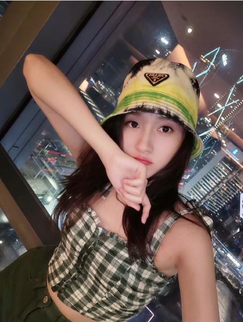 明星穿搭街拍_明星街拍穿搭造型示范_成都美女穿搭街拍