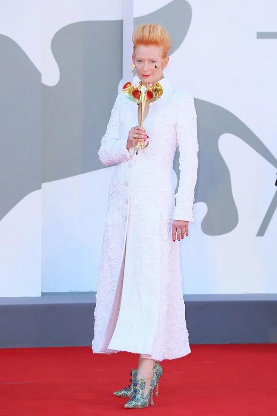 明星时尚街拍_明星穿搭街拍_街拍明星夏季穿搭图片
