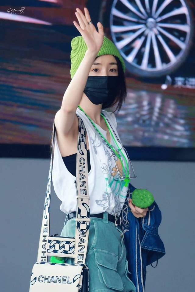 街拍穿搭传送门的微博_周迅街拍穿搭图片裙子_明星穿搭街拍