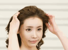 街拍明星穿百褶裙搭配图片_明星时尚街拍_明星穿搭街拍