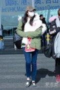 关晓彤最新街拍 褪去学生气时髦不少