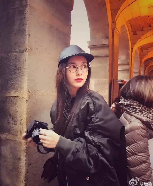 时尚搭配街拍_街拍搭配时尚女装_街拍搭配时尚图片
