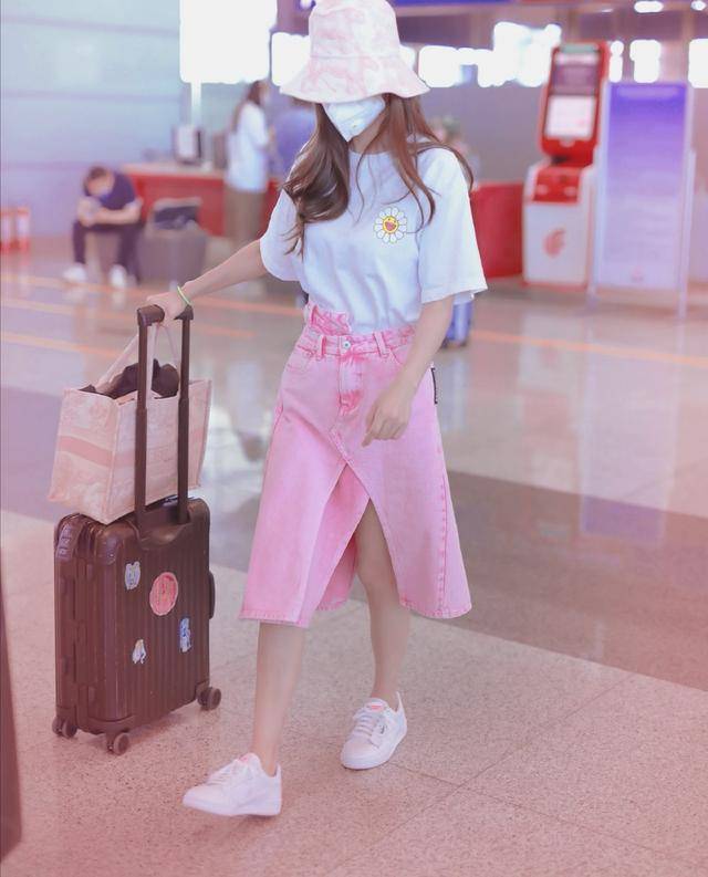 明星穿搭街拍_街拍明星夏季穿搭图片_明星街头穿搭