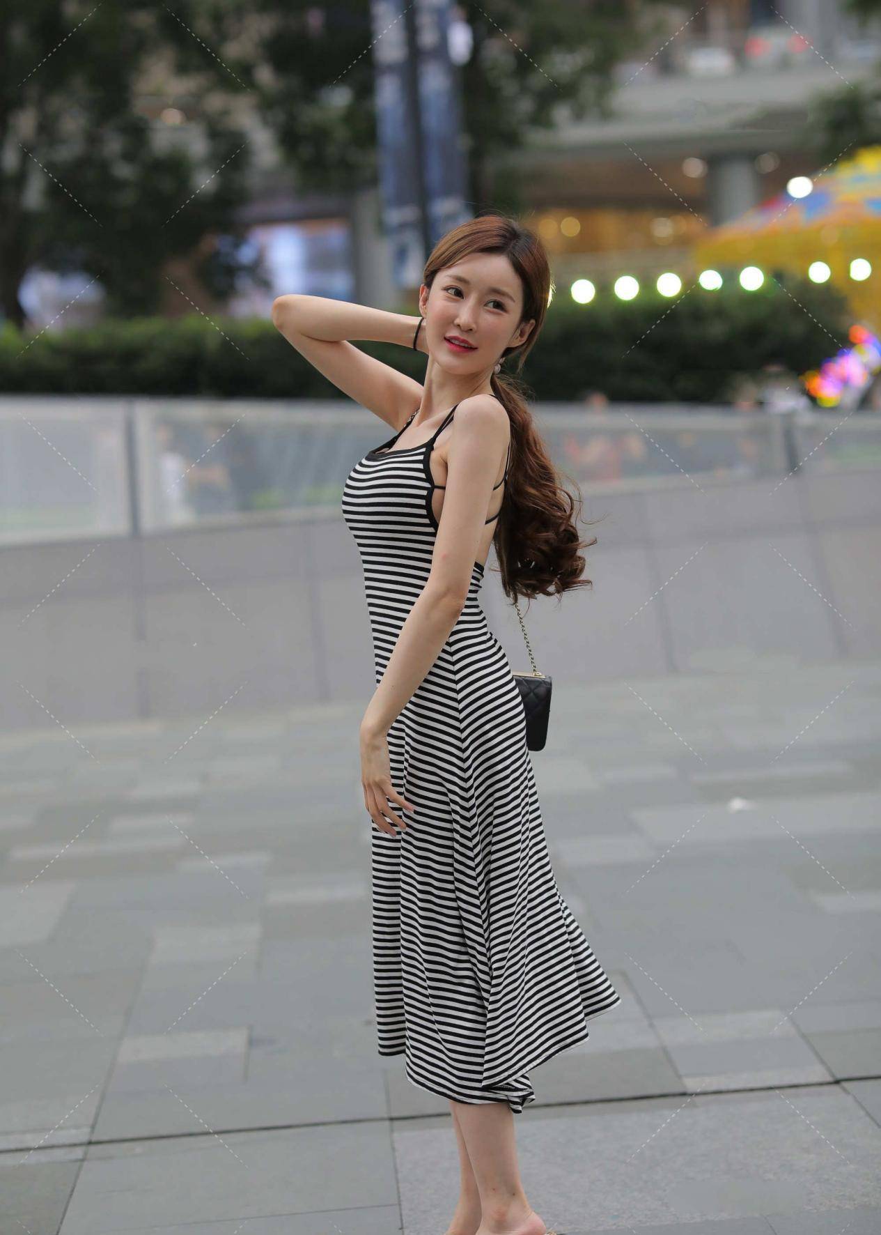 街拍搭配时尚女装_街拍搭配时尚图片_时尚搭配街拍