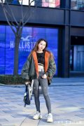 街拍穿适合自己的时尚才能拥有属于