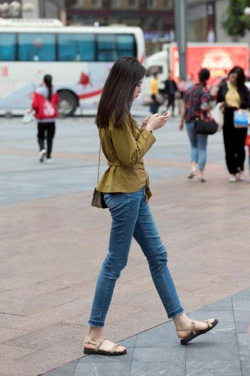 街拍时尚穿搭_时尚搭配街拍_街拍搭配时尚女装