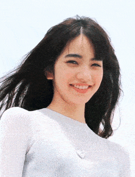 明星穿搭街拍_裘皮大衣穿搭街拍图片_街拍美女穿搭夏季牛仔裤
