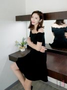 一字领上衣搭配让和甜美加分