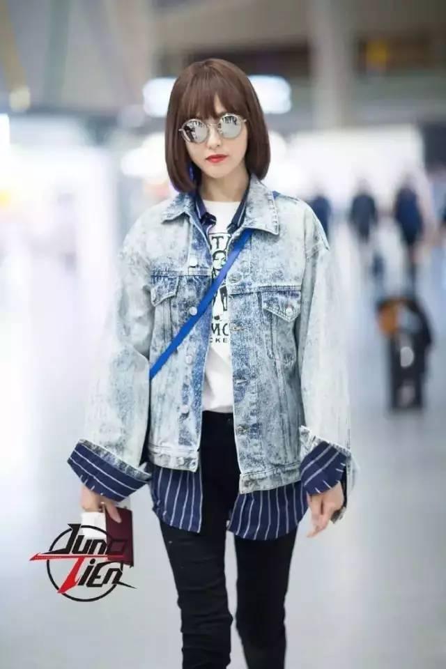 街拍明星夏季穿搭图片_明星穿搭街拍_街拍明星穿百褶裙搭配图片