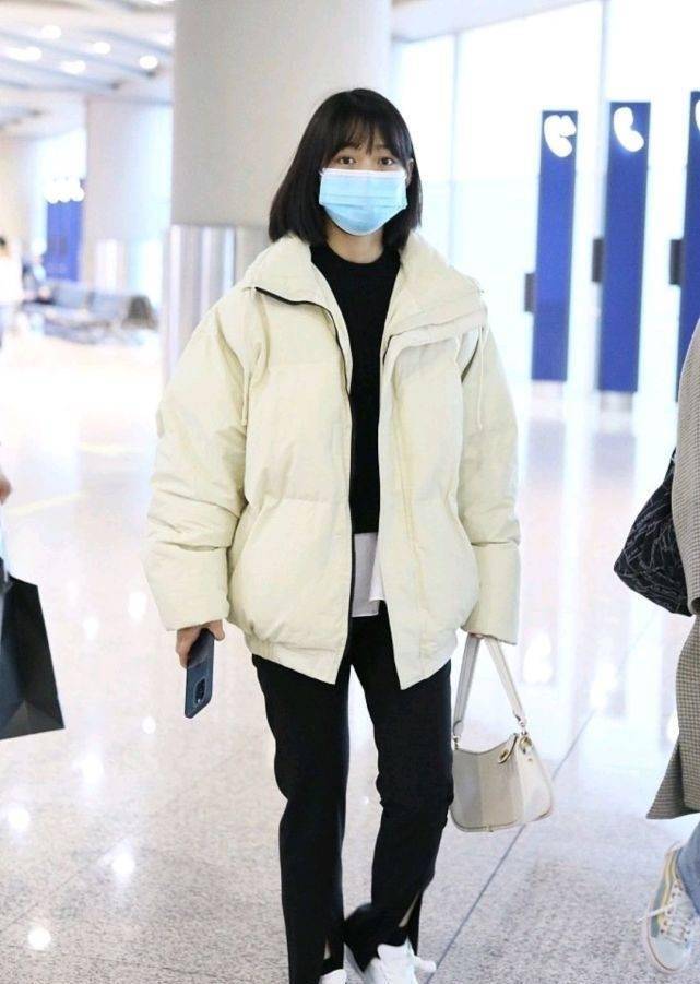 女明星街拍穿搭_明星穿搭街拍_明星街拍连衣裙